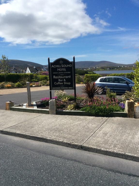 Achill Sound Hotel - Ostan Ghob A'Choire Екстериор снимка