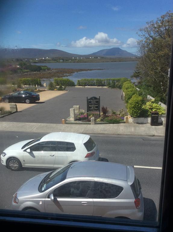 Achill Sound Hotel - Ostan Ghob A'Choire Екстериор снимка
