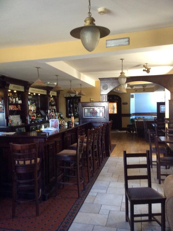 Achill Sound Hotel - Ostan Ghob A'Choire Екстериор снимка