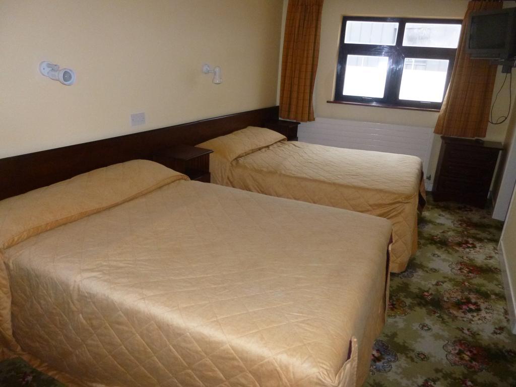 Achill Sound Hotel - Ostan Ghob A'Choire Екстериор снимка