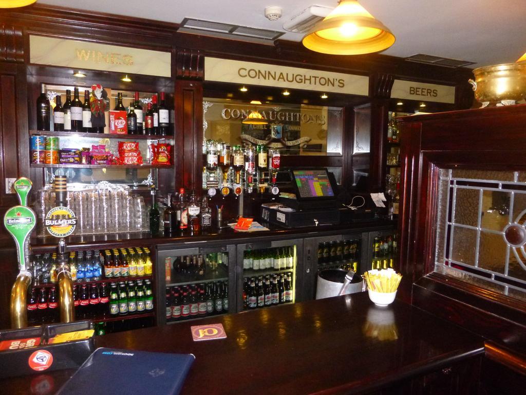 Achill Sound Hotel - Ostan Ghob A'Choire Екстериор снимка