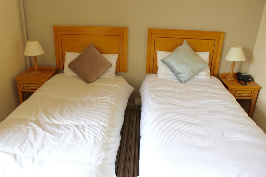 Achill Sound Hotel - Ostan Ghob A'Choire Екстериор снимка