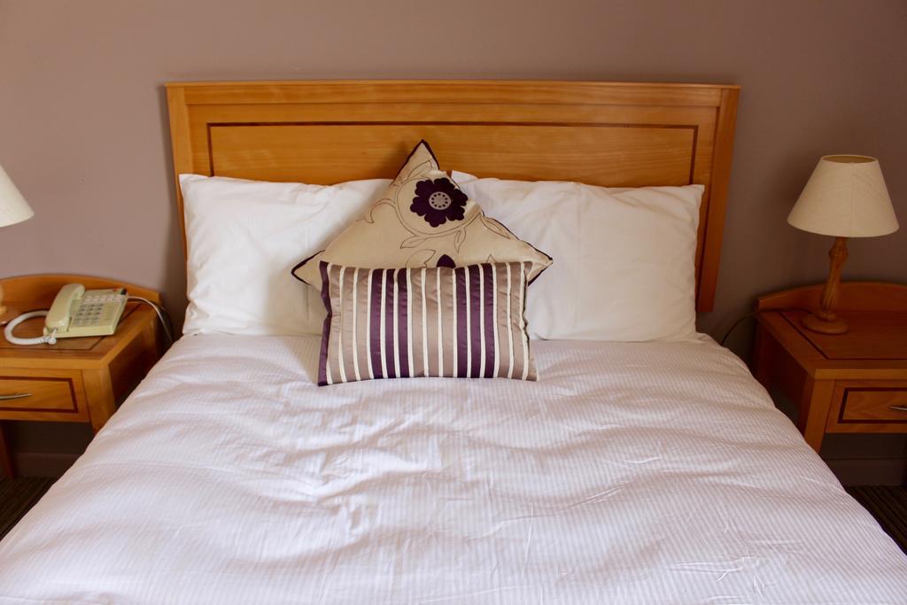 Achill Sound Hotel - Ostan Ghob A'Choire Екстериор снимка