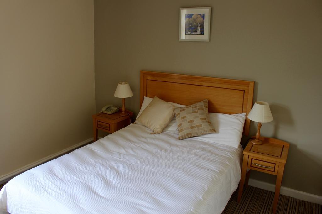 Achill Sound Hotel - Ostan Ghob A'Choire Екстериор снимка