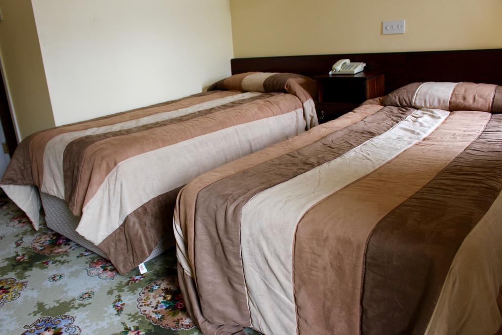 Achill Sound Hotel - Ostan Ghob A'Choire Екстериор снимка