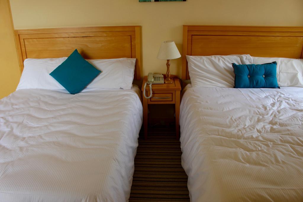 Achill Sound Hotel - Ostan Ghob A'Choire Екстериор снимка