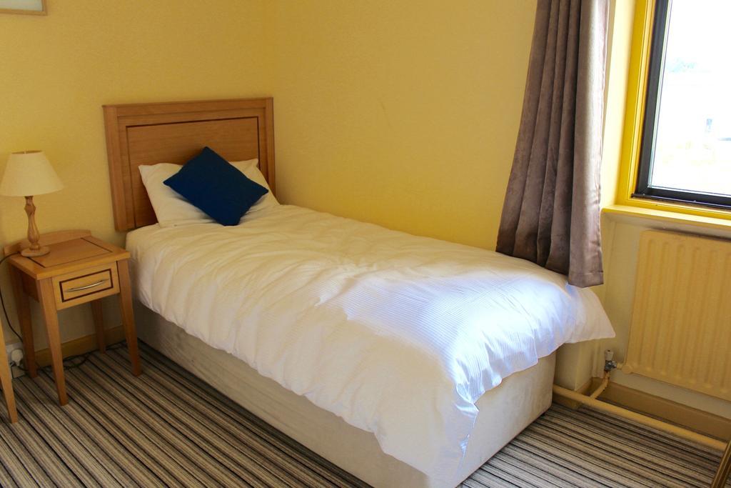 Achill Sound Hotel - Ostan Ghob A'Choire Екстериор снимка